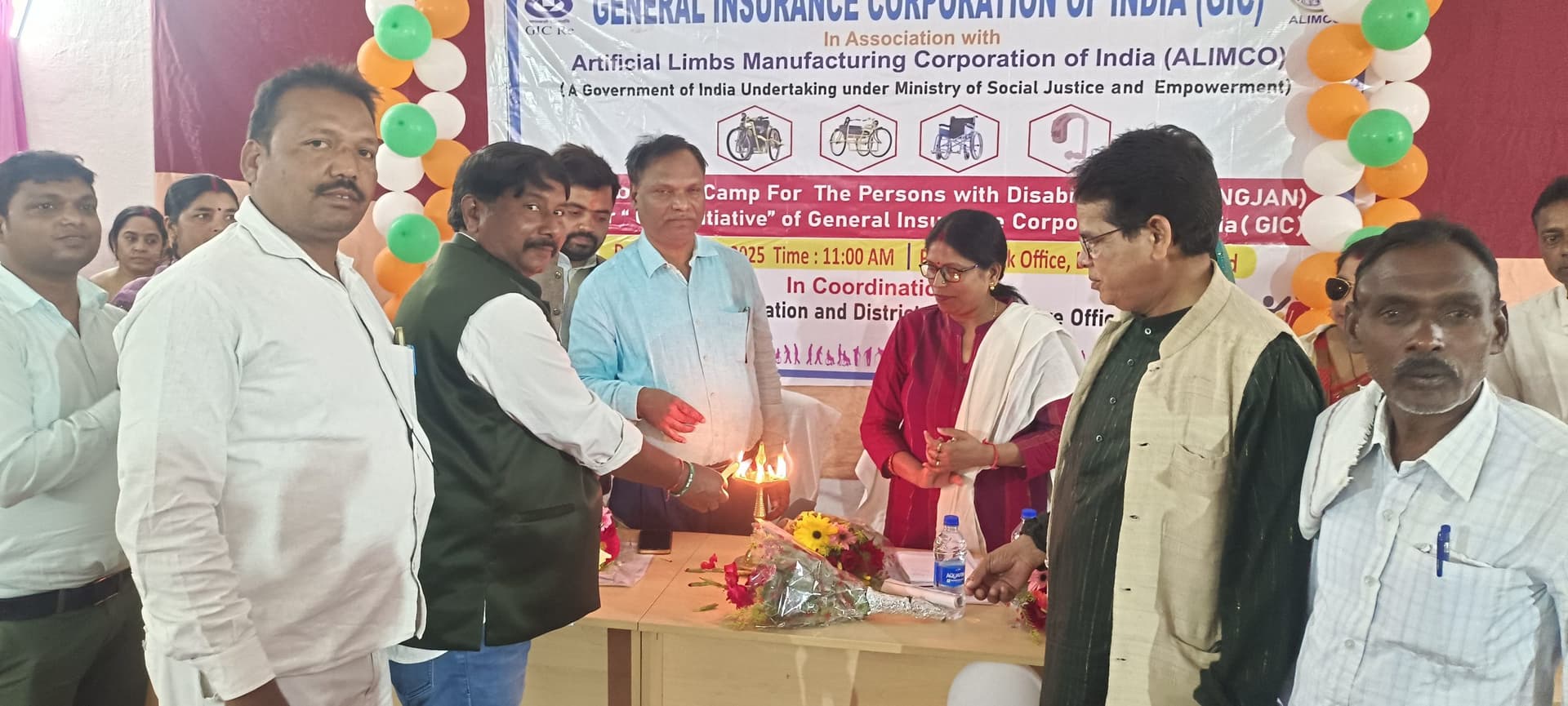 Deoghar news <bha>;</bha> जिले के विभिन्न प्रखंडों के 142 दिव्यांगो के बीच यंत्रों का किया गया वितरण