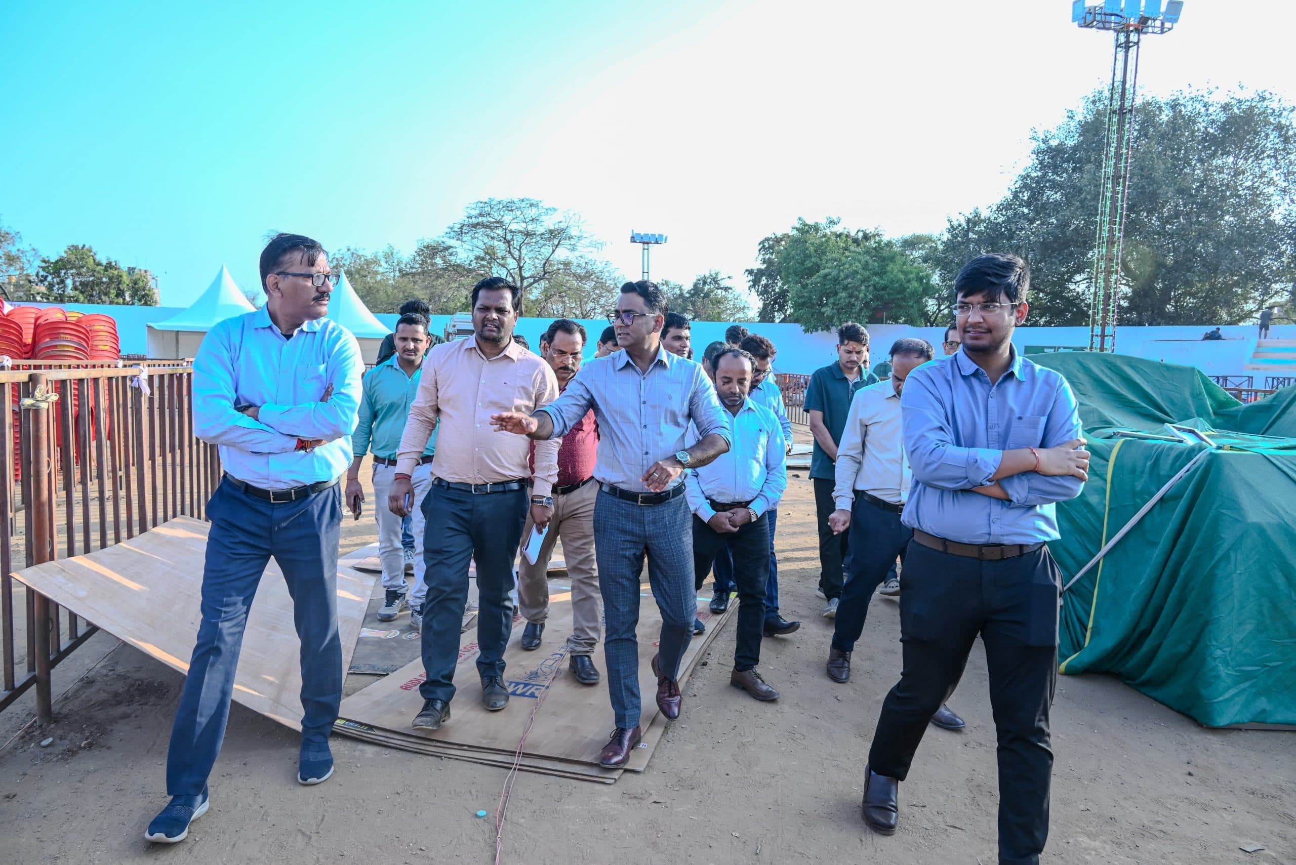 Deoghar News : क्राउड मैनेजमेंट, ट्रैफिक प्लान एवं वाहनों के पड़ाव स्थल की व्यवस्था करें सुदृढ़ : डीसी