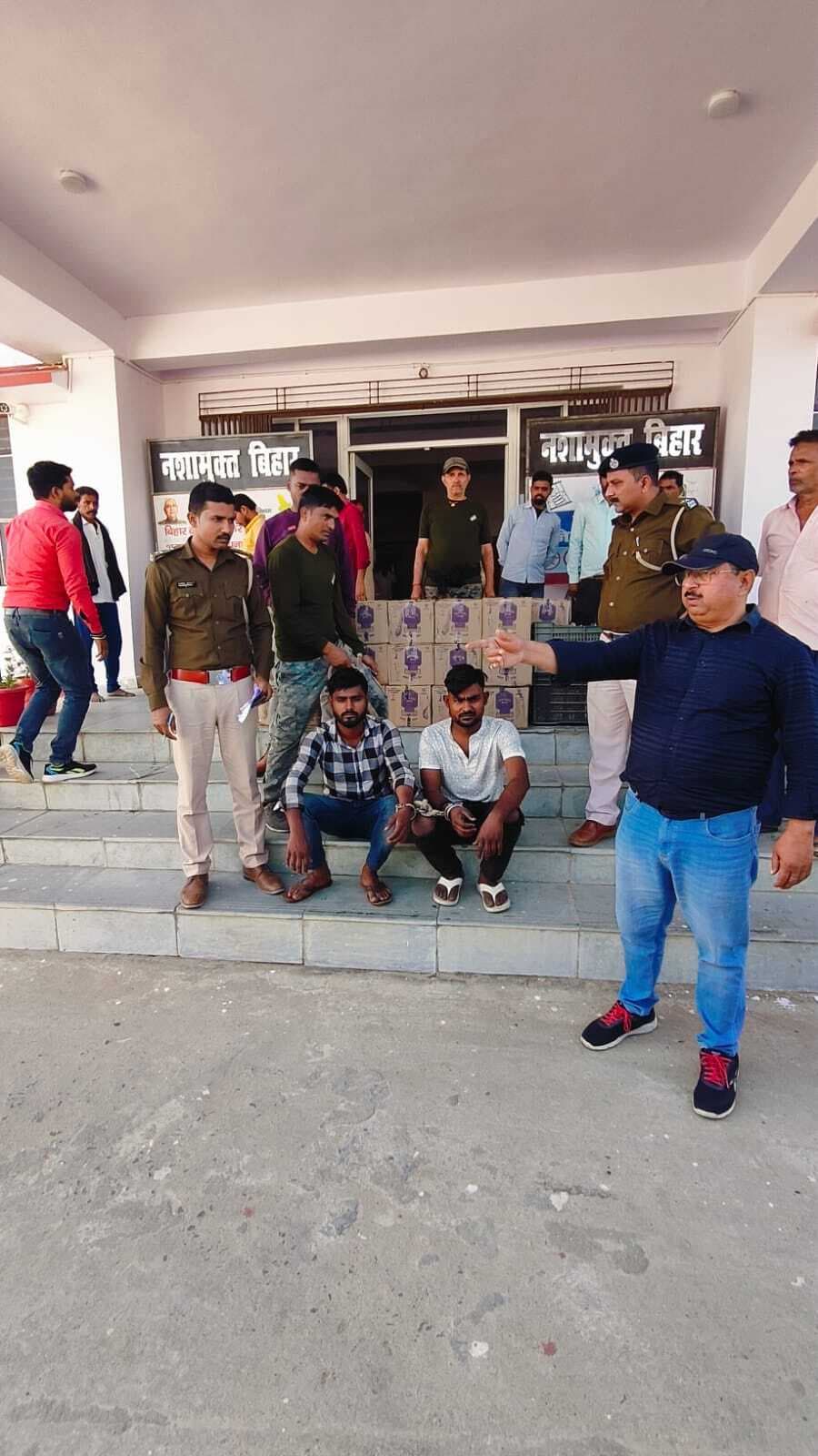अलग-अलग जगहों से 113 पेटी शराब के साथ चार गिरफ्तार, दो वाहन जब्त