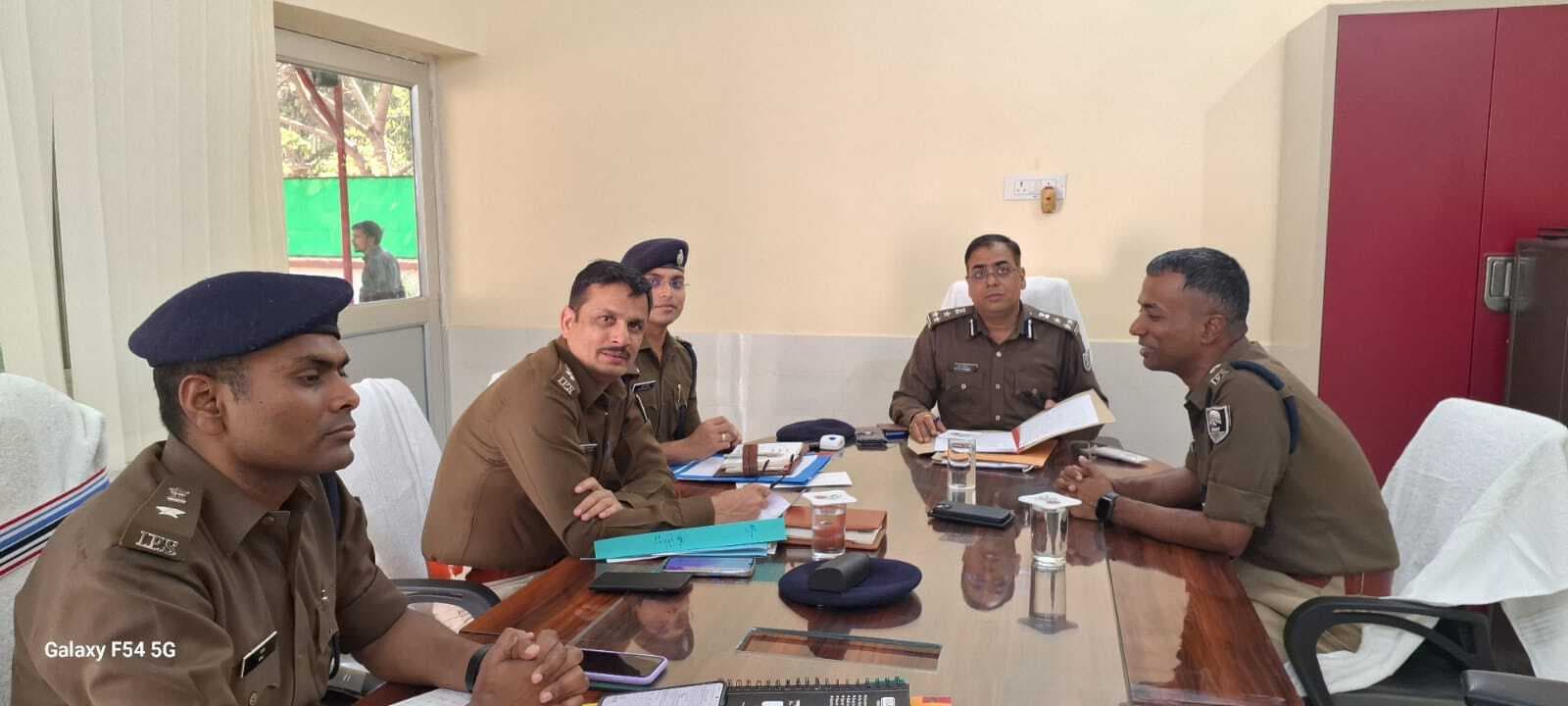 sasaram News : सामाजिक सौहार्द बिगड़ने वालों पर सीधे दर्ज होगी प्राथमिकी : डीआइजी