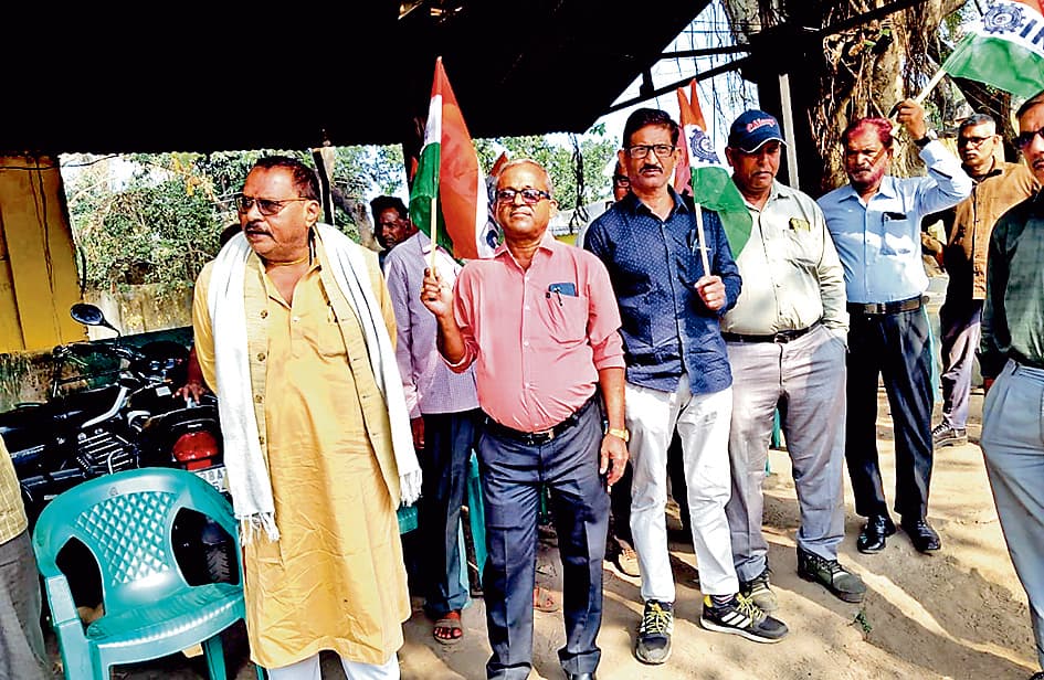 जामुड़िया : शिवडांगा एसएसआइ के कोलियरी एजेंट का किया घेराव