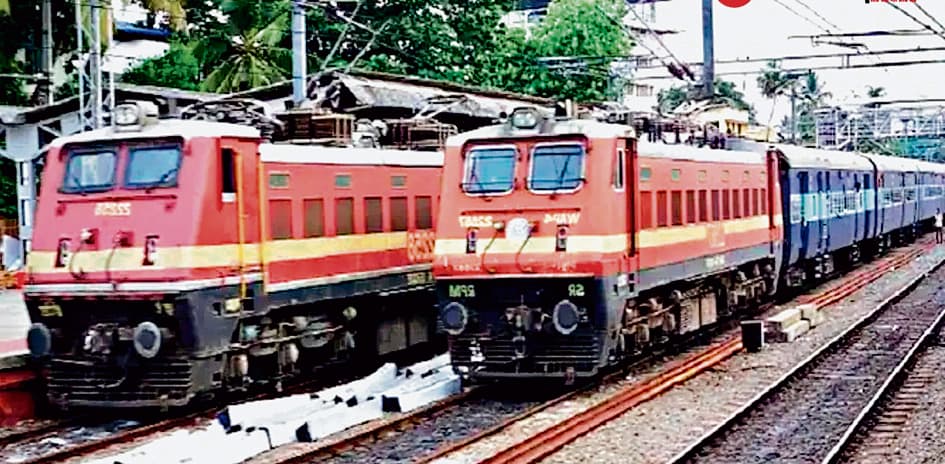 रंगों के त्योहार होली के मद्देनजर पूर्व रेलवे की विशेष ट्रेनें