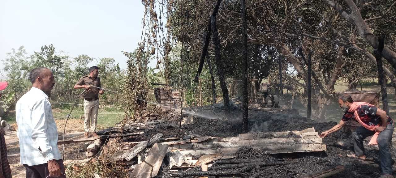 Madhubani News : घर में आग लगने से लाखों की संपत्ति नष्ट