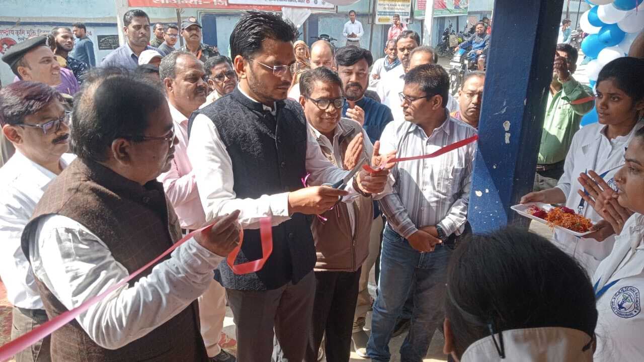 Madhubani News : डीएम ने बच्चों को एल्बेंडाजोल की दवा खिलाकर की अभियान की शुरुआत