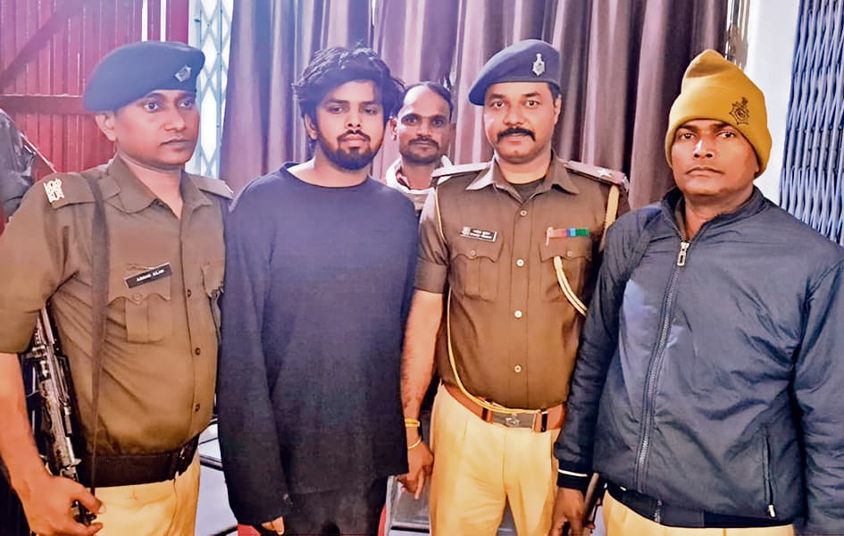 Hajipur News : किशोरी का फर्जी आइडी बनाकर ब्लैकमेल करनेवाला गिरफ्तार