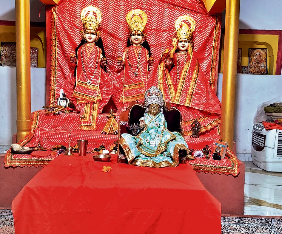 Gopalganj News  : बागेश्वर धाम से बालाजी की प्रतिमा पहुंची रामनगर, हुआ भव्य स्वागत