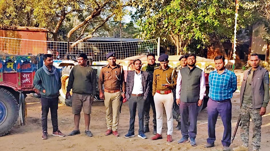 Aurangabad News : दाउदनगर में अवैध बालू लदे सात ट्रैक्टर जब्त