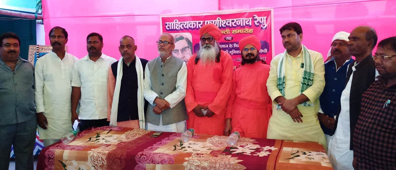 कलमकार अपनी कलम से सोये हुए समाज को जागने का करते हैं प्रयास