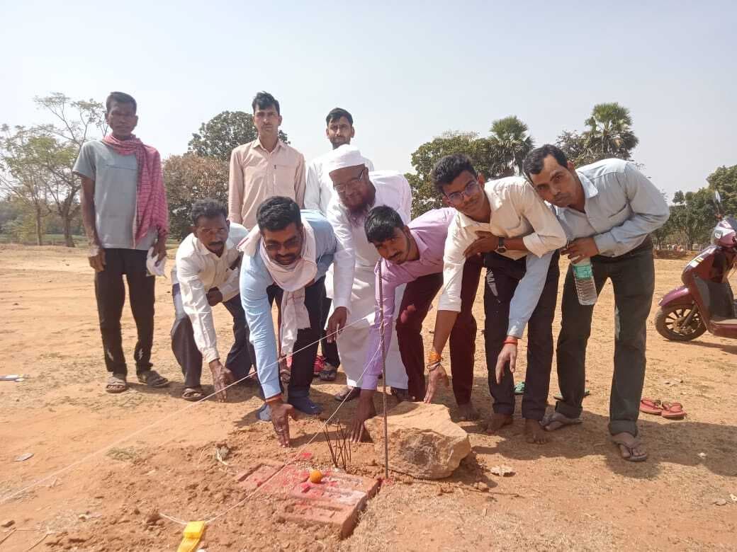 Giridih News: दुम्मा में विद्यालय के नए भवन की रखी गयी आधारशिला