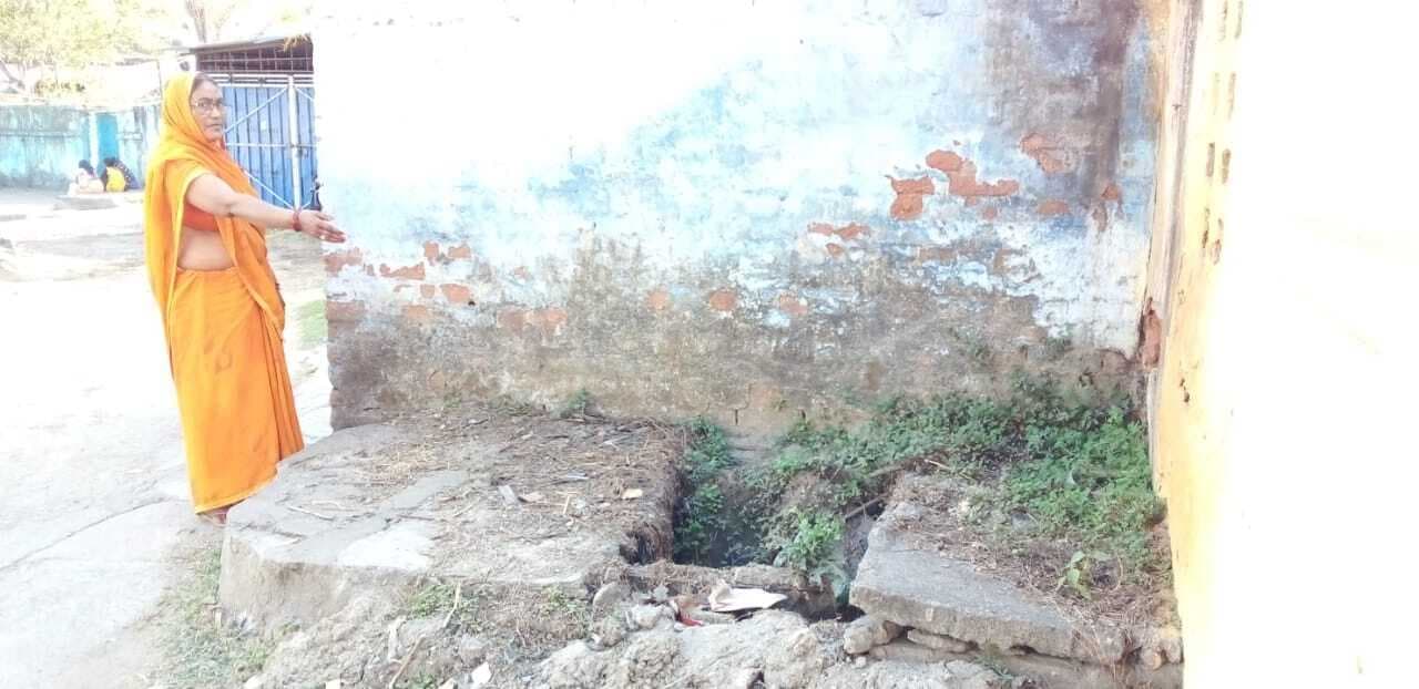 Dhanbad News: यह हाल है बीसीसीएल इलाके का, भगवान ही है रखवाला