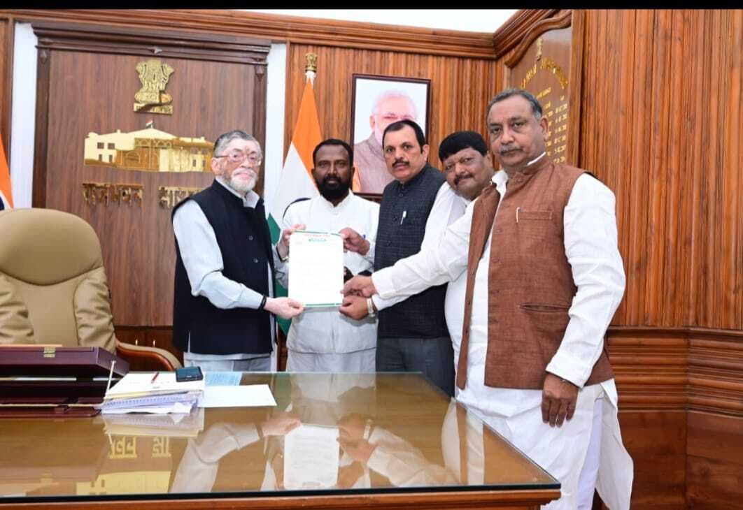 Political News : राज्यपाल से राज्य में एकल पद को आरक्षित नहीं करने की मांग की गयी