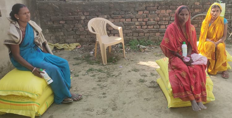 बिस्कोमान में किसानों को सरकारी कीमत पर मिल रही यूरिया