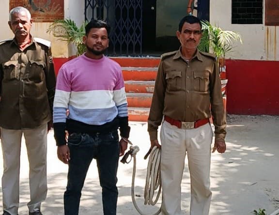 अपहृत युवती आरोपी संग थाना आकर पुलिस के समक्ष हुई उपस्थित