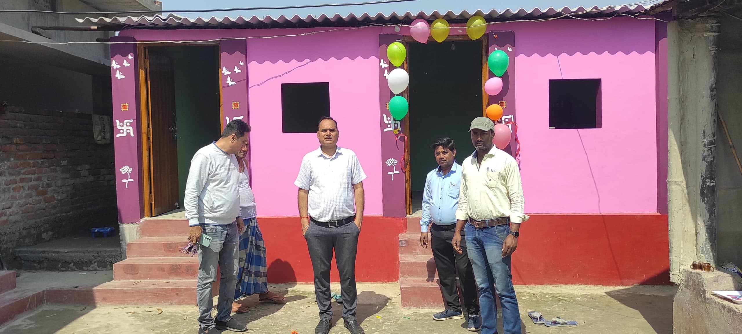 आवास निर्माण कार्य पूर्ण कराने वाले लाभुकों को कराया गया गृह प्रवेश