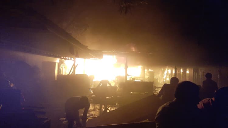 प्रवीण स्टील प्रतिष्ठान में लगी आग, करोड़ का सामान जला