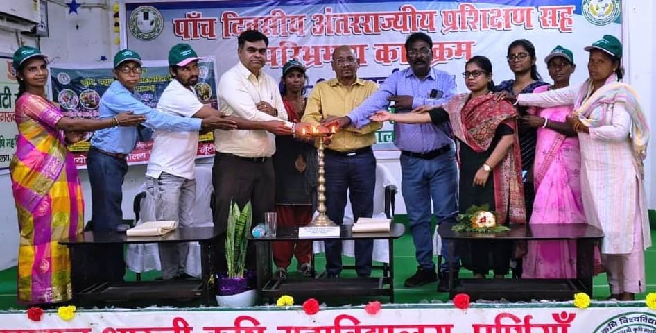 झारखंड से 50 किसानों का दल पहुंचा कृषि महाविद्यालय