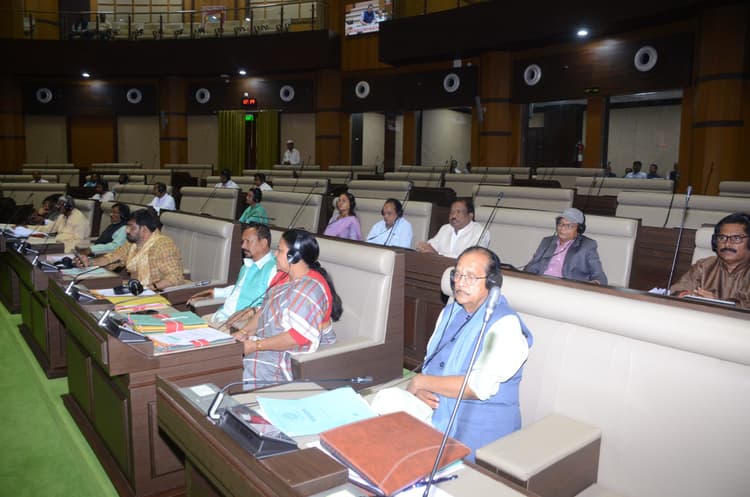 Political News : हेमंत सरकार के बजट में गांधी व आंबेडकर के विचार समाहित : राधाकृष्ण किशोर