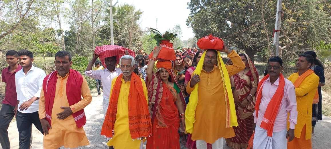 लक्ष्मी नारायण राम जानकी ठाकुरबाड़ी मंदिर से निकाली कलशयात्रा