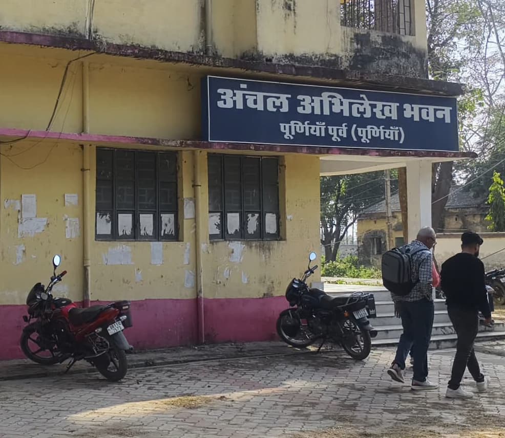 राजस्व कर्मचारियों की हड़ताल से अंचल से बैरंग लौट रहे ग्रामीण