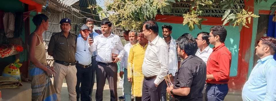 आवास योजना: डीडीसी व डीआरडीए निदेशक ने सर्वेक्षित परिवारों का किया जांच