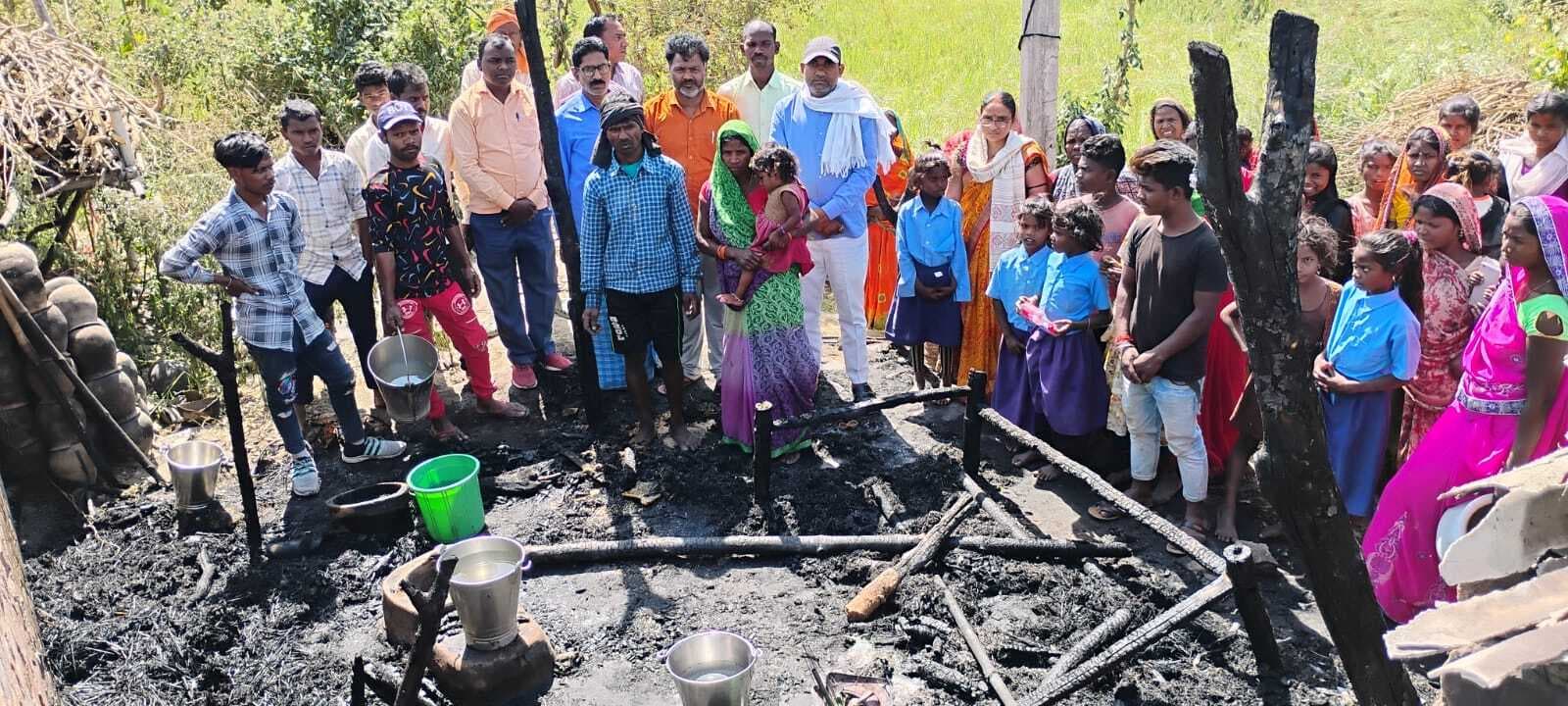 गुरुआ के सीताचुआं व हरिनारायणपुर में लगी भीषण आग