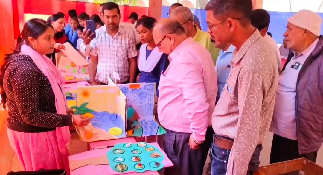 पांच संकुलों के शिक्षकों ने टीएलएम मेला में हुए शामिल