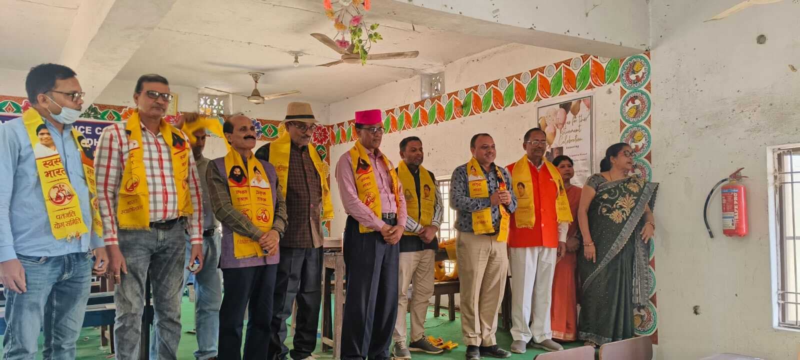 निष्पक्ष कांपी मूल्यांकन के लिए निदेशक हुए सम्मानित