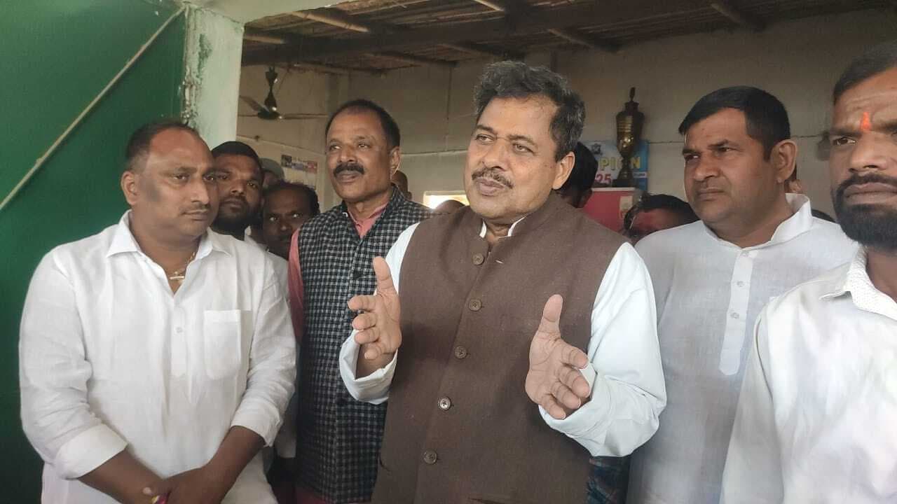 सुल्तानगंज-कटोरिया रेललाइन मेरी प्राथमिकता : गिरधारी यादव