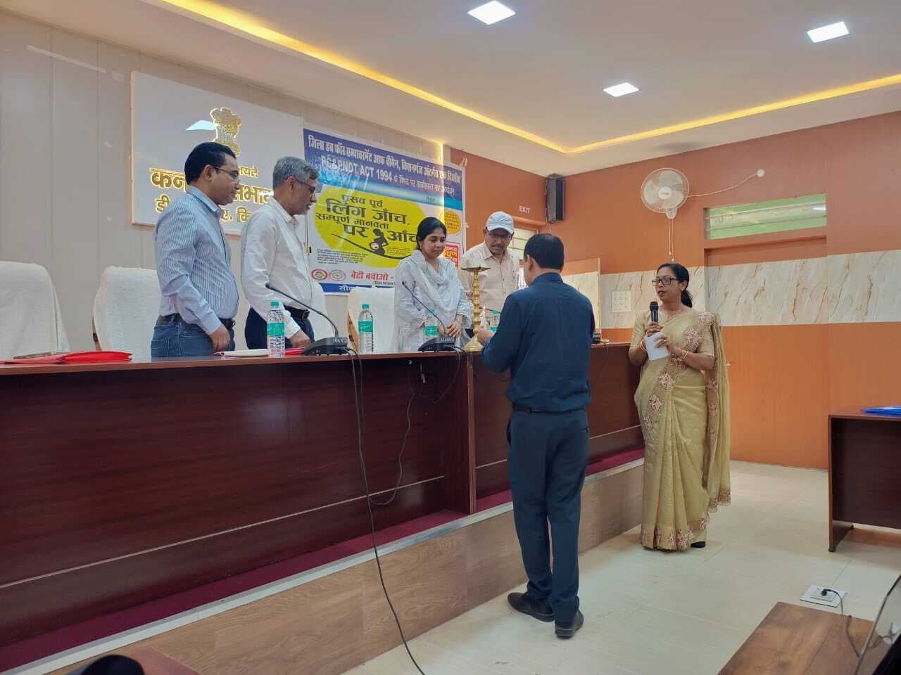 कार्यशाला में चिकित्सकों को दी पीसीपीएनडीटी एक्ट की जानकारी