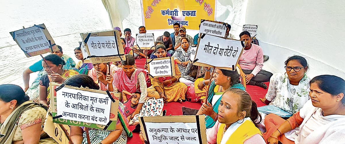 Ranchi news : निगम के मृत कर्मियों के आश्रित भूख हड़ताल पर