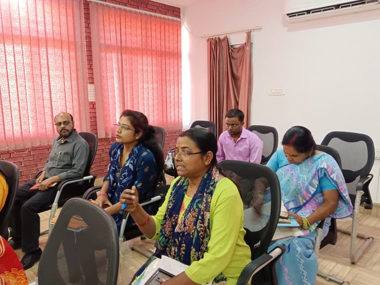 अनाथ बच्चों को स्पॉन्सरशिप योजना का दिलायें लाभ : डीसी