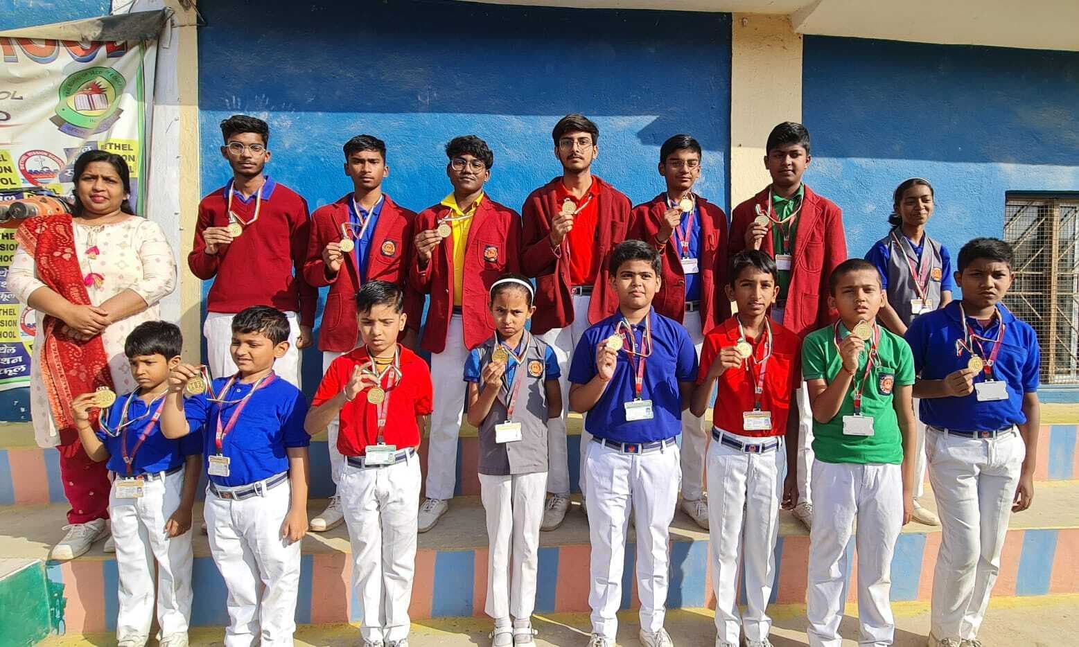 बेथेल मिशन स्कूल के बच्चों ने साइंस ओलिंपियाड में जीते 10 गोल्ड