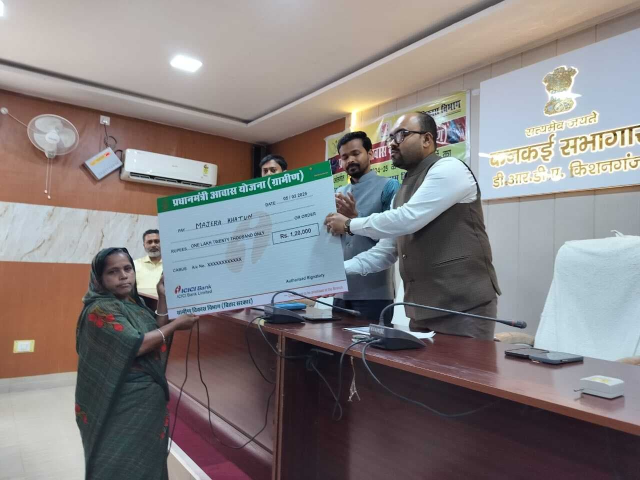 वित्तीय वर्ष 2024-25 में पीएम आवास पूर्ण करने वाले लाभुकों के गृह प्रवेश को ले कार्यक्रम आयोजित