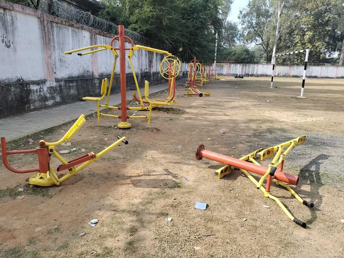 लोगों ने जिम के सामान चोरी करने वाले आरोपी को पकड़ा