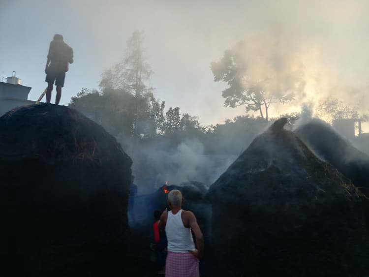 अगलगी में पुआल का पुंज राख, लाखों रुपये का नुकसान