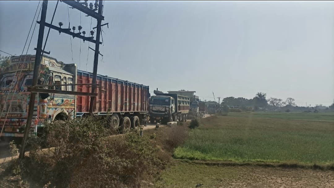 गिद्धौर-कोल्हुआ बाइपास पर लगा जाम, स्कूल नहीं जा सके बच्चे