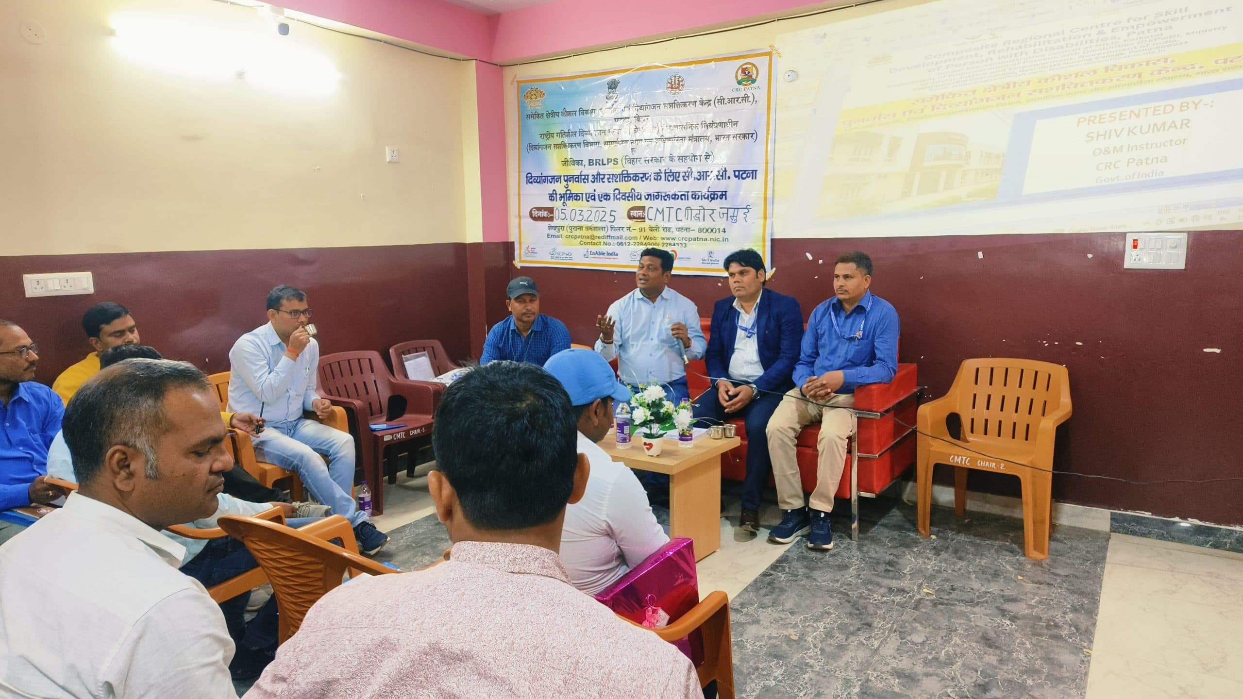 उन्मुखीकरण कार्यशाला में दिव्यांगों को दी गयी जानकारी