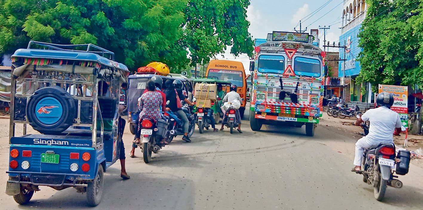 Chapra News : एक सप्ताह में सड़क दुर्घटनाओं में छह की मौत, तेज रफ्तार बन रही है जानलेवा