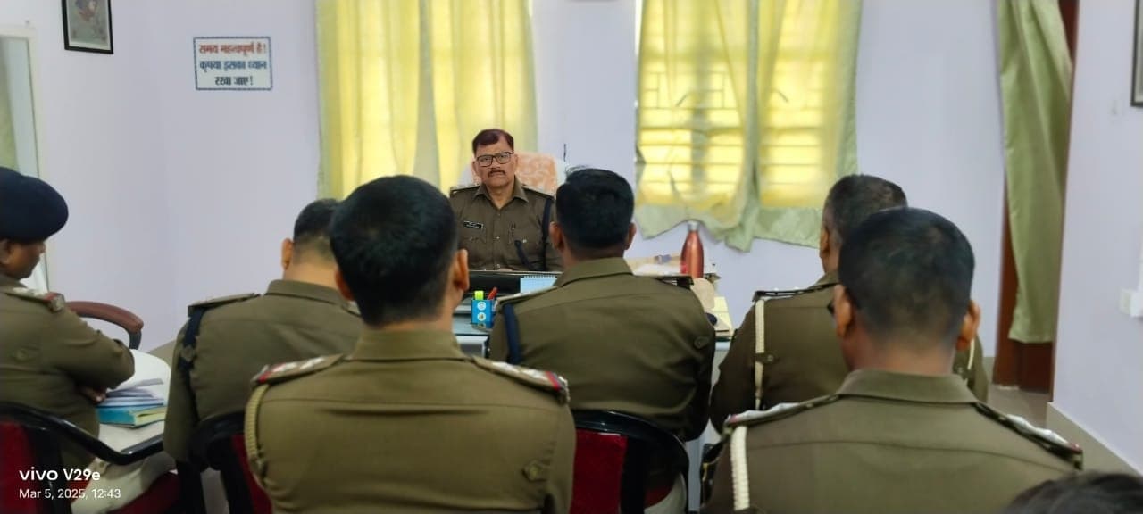 Madhubani News : एसडीपीओ ने अपराध पर नियंत्रण करने का दिया निर्देश