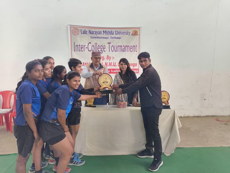 Darbhanga News: इंटर कॉलेज हैंडबॉल का प्रतियोगिता के दोनों वर्ग में चैंपियन बना आरबीएस काॅलेज तियाय