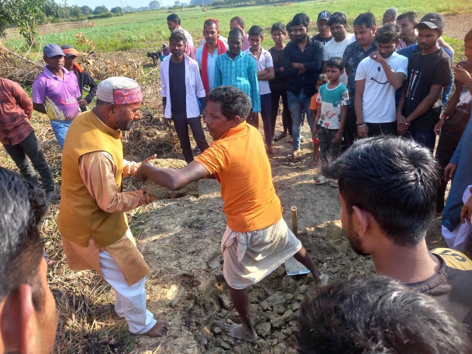 Madhubani News : प्रतिमा के निर्माण के लिए माटी मंगल अनुष्ठान आयोजित