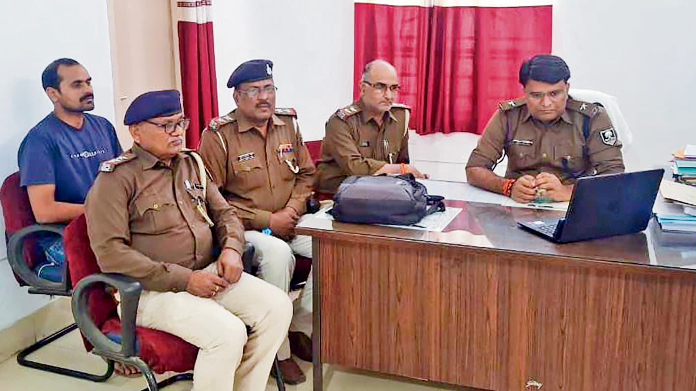 Chapra News : पुलिस अधिकारियों को इ-साक्ष्य एप के बारे में दिया गया प्रशिक्षण