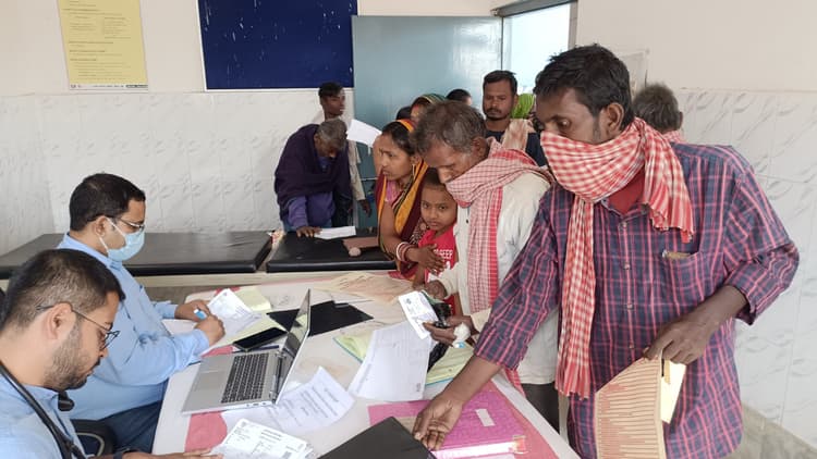 Madhubani News : तेज पछिया हवा से लोगों का स्वास्थ्य हो रहा प्रभावित, बढ़ी मरीजों की भीड़