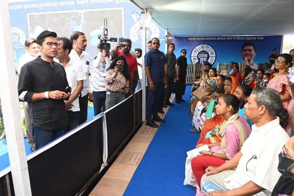 अभिषेक ने चिकित्सा शिविर ''सेवाश्रय'' का लिया जायजा