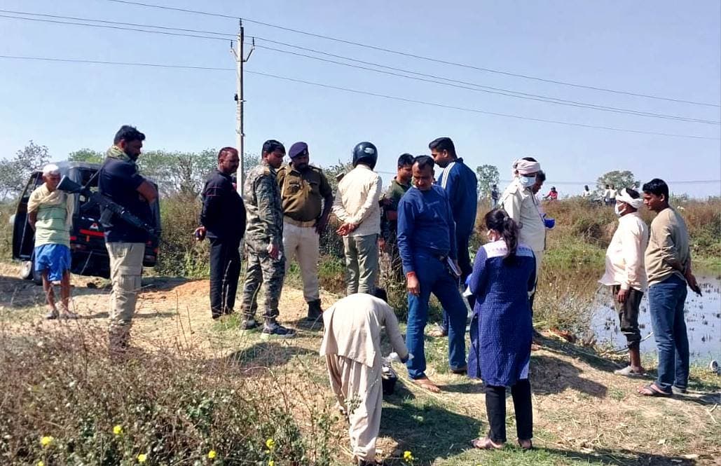 Aurangabad News : बेल-पौथू रोड में खेत में मिला अधेड़ का शव