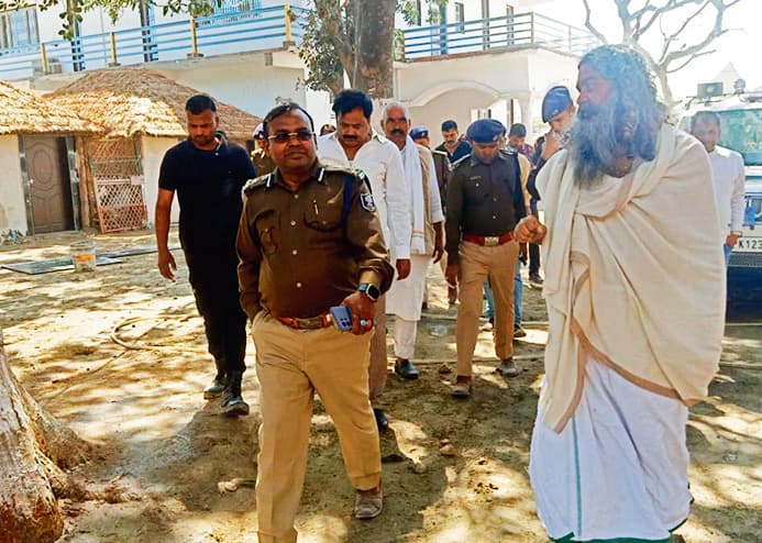 Gopalganj News  : पं धीरेंद्र कृष्ण शास्त्री के कार्यक्रम को लेकर 10 मार्च तक भोरे-मीरगंज मुख्य पथ पर बड़े वाहनों का परिचालन रहेगा बंद