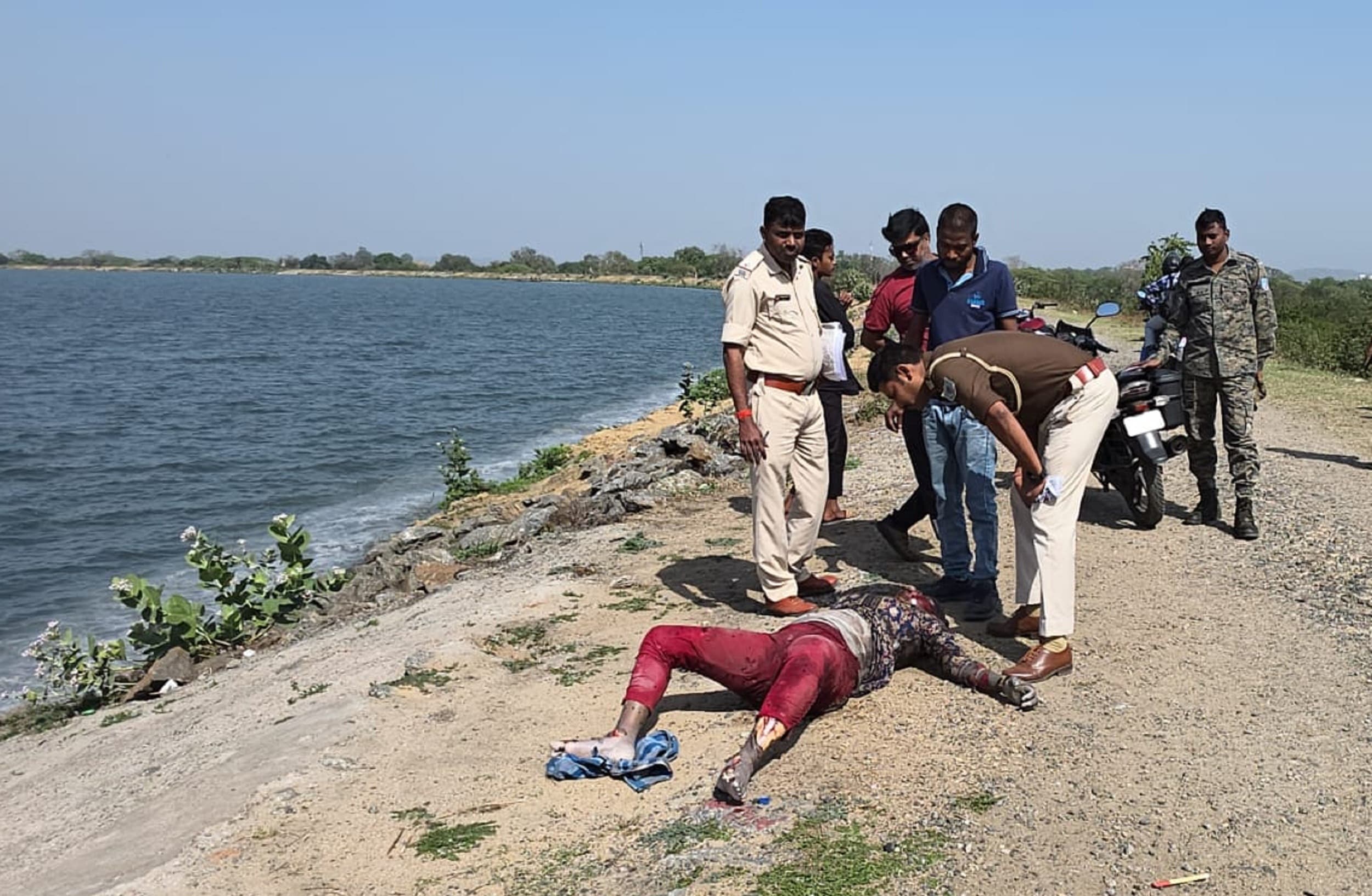 Bokaro News : हत्या या आत्महत्या, कूलिंग पौंड से अज्ञात युवती का शव बरामद