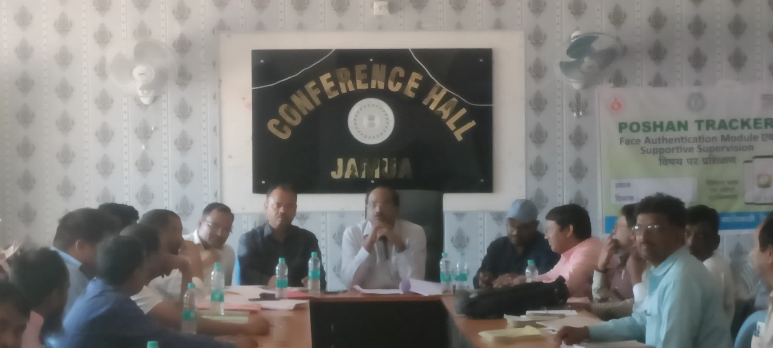 Giridih News: डीआरडीए निदेशक ने प्रखंड कर्मियों के कार्यों की समीक्षा की