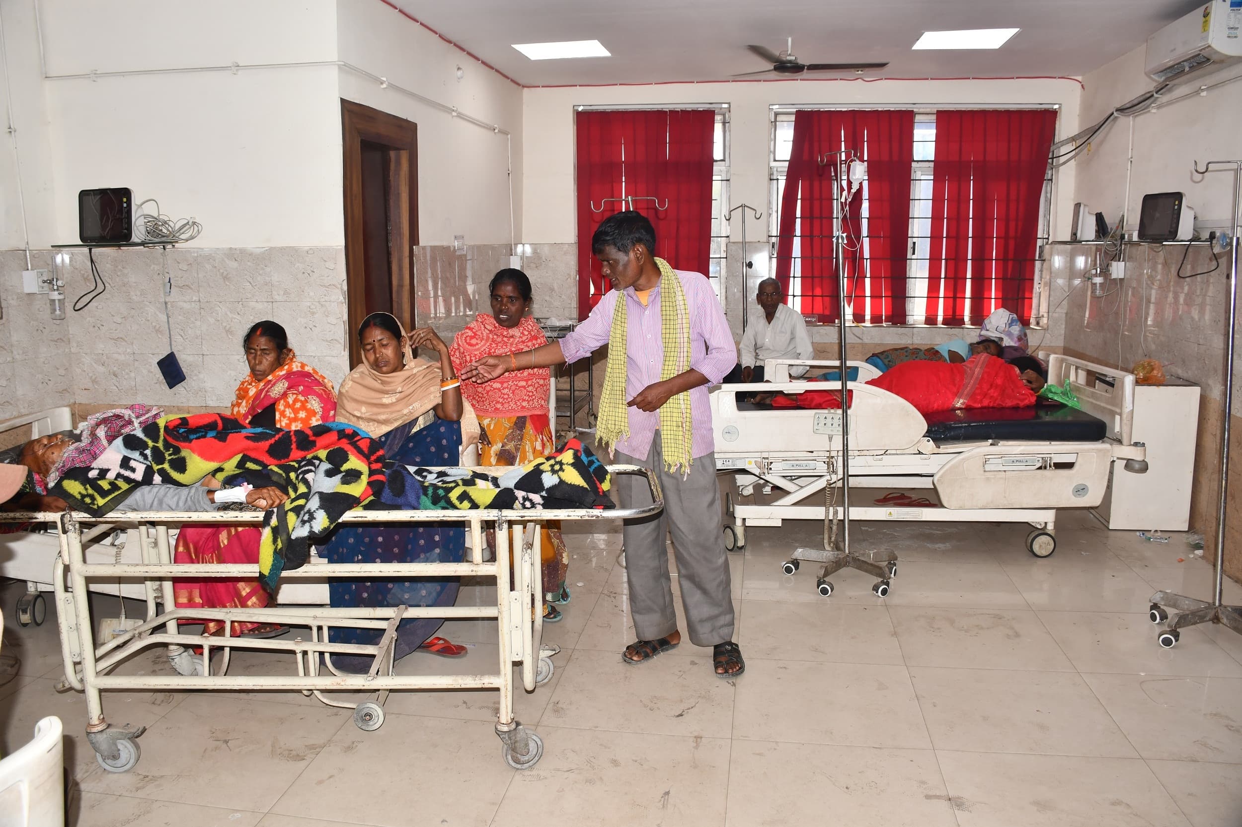 Bokaro News : हड़ताल से चरमराई चिकित्सा व्यवस्था, मरीजों को हो रही परेशानी