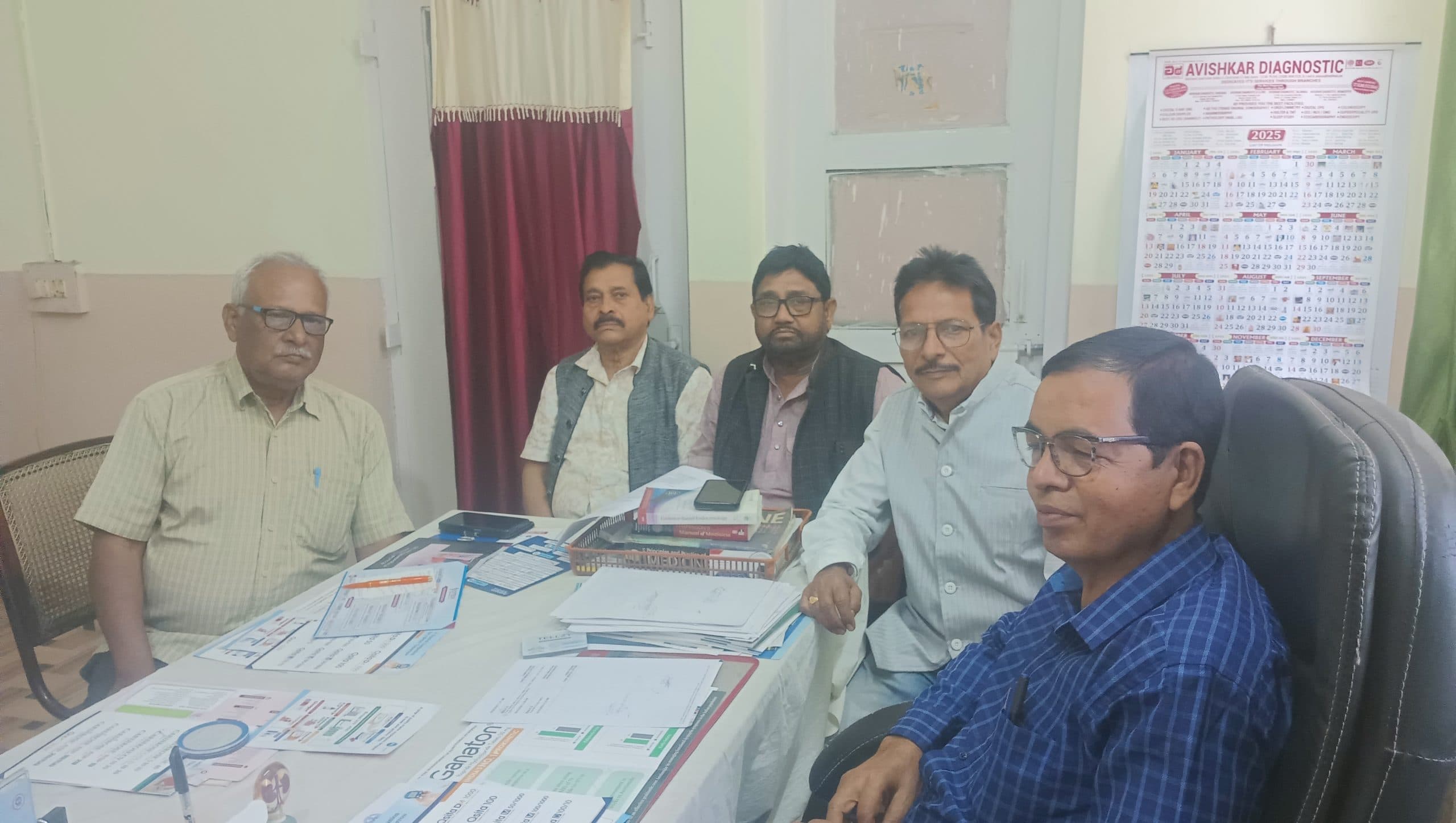 Dhanbad News: चिकित्सक के तबादला का विरोध, वार्ता